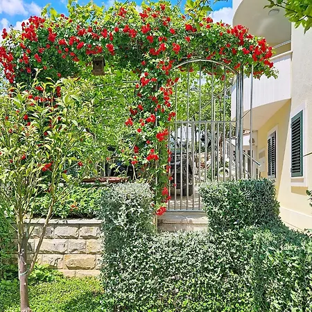 Apartamento Andjelka-4 By Interhome